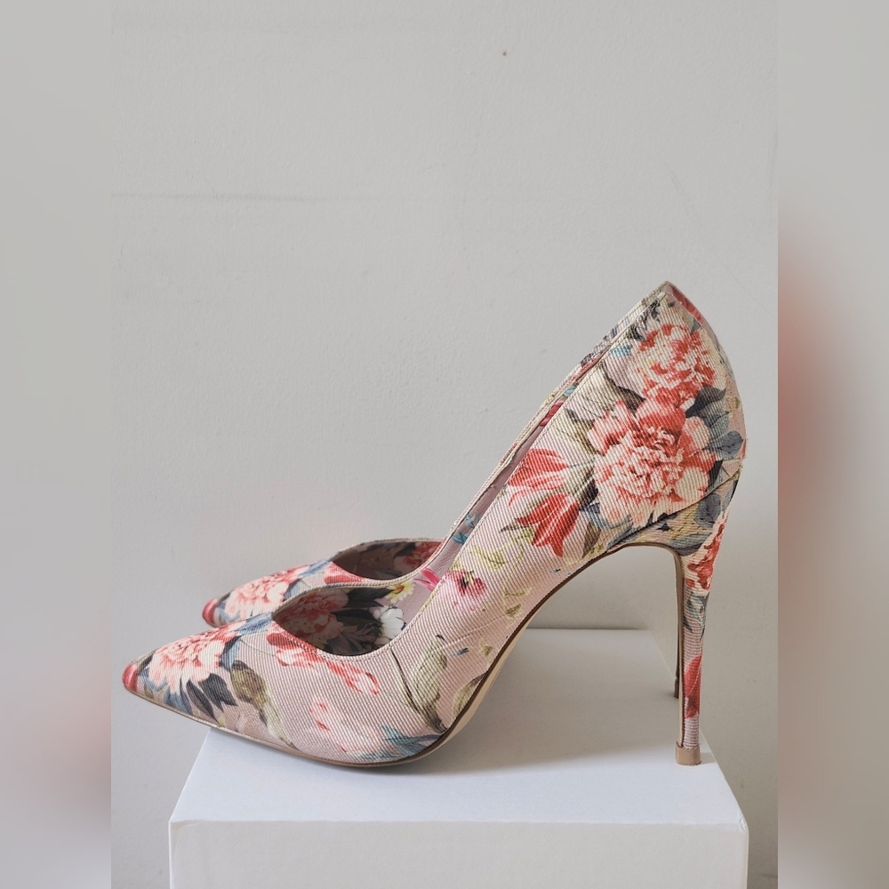 Floral Print Women's Stiletto Heels And Floral Clutch